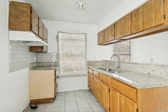 3414 GATEWAY DR, San Antonio, TX 78210