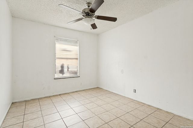 3414 GATEWAY DR, San Antonio, TX 78210