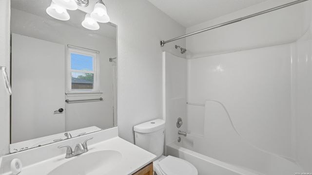 2221 Michigan, New Braunfels, TX 78130