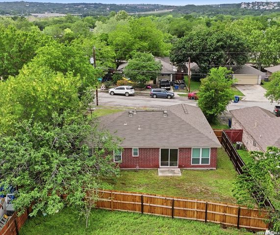 2221 Michigan, New Braunfels, TX 78130
