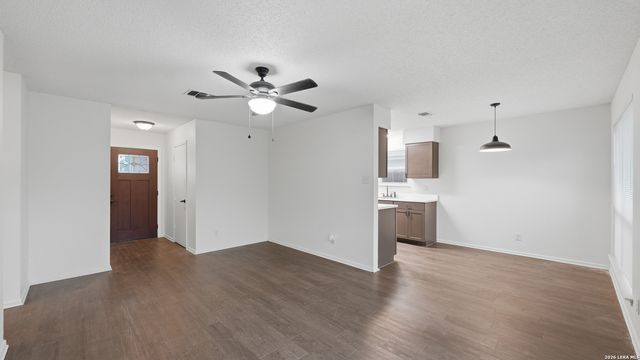 2221 Michigan, New Braunfels, TX 78130