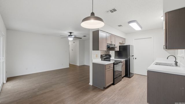 2221 Michigan, New Braunfels, TX 78130