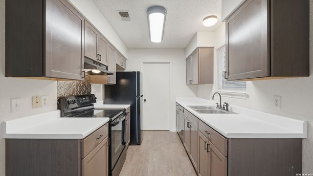 2221 Michigan, New Braunfels, TX 78130