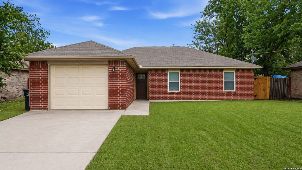 2221 Michigan, New Braunfels, TX 78130