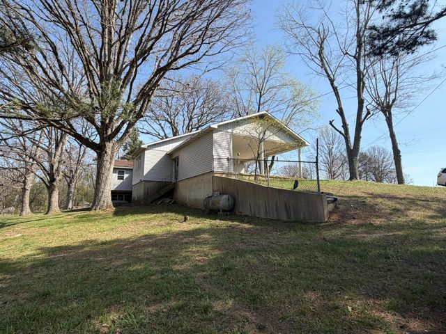 9931 State Route 17, West Plains, MO 65775