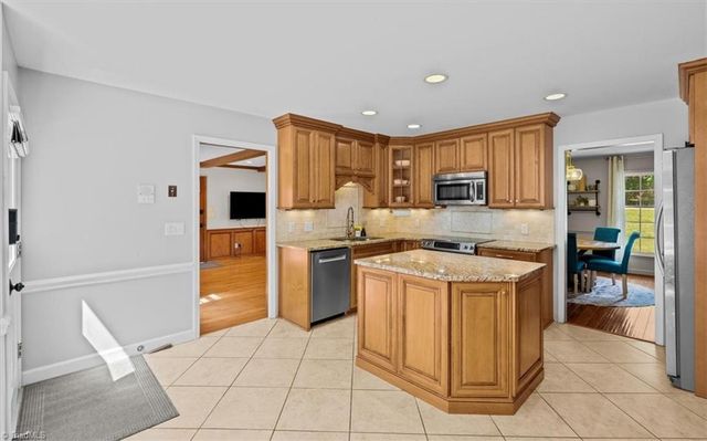 1412 Trailwood Lane, Kernersville, NC 27284