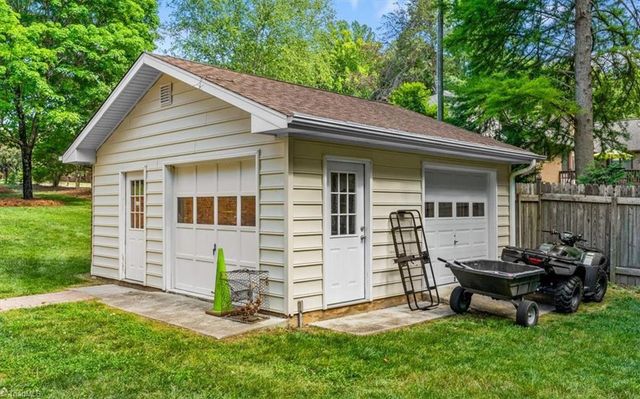 1412 Trailwood Lane, Kernersville, NC 27284