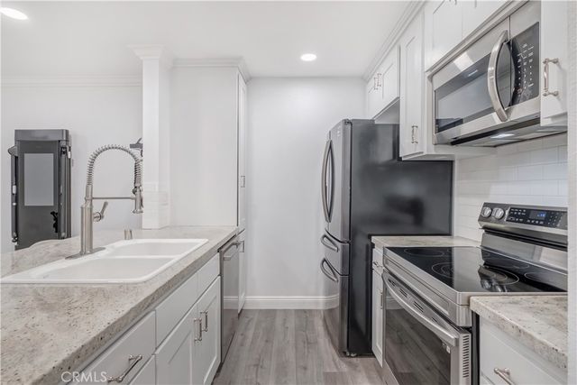 5257 Radford Avenue 208, Valley Village, CA 91607