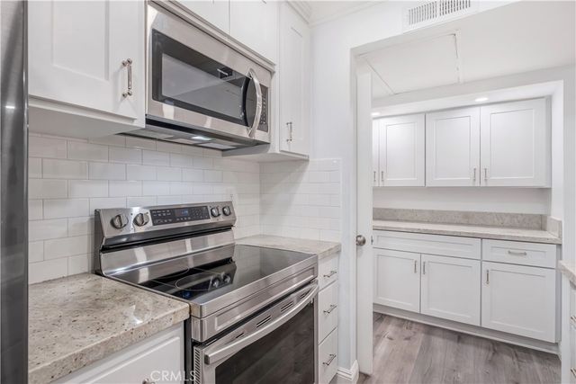 5257 Radford Avenue 208, Valley Village, CA 91607