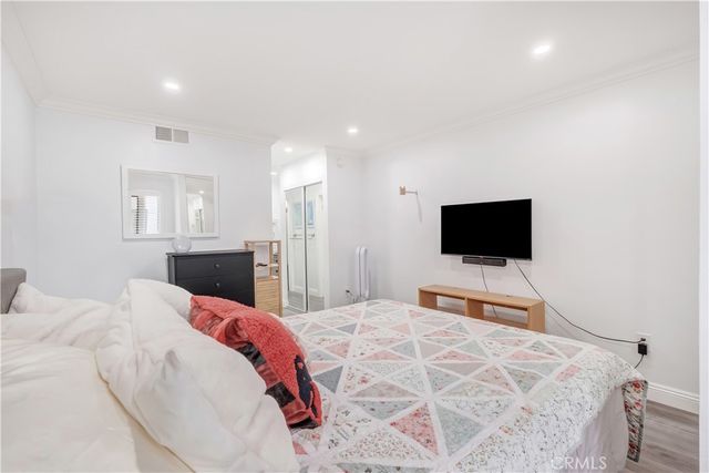 5257 Radford Avenue 208, Valley Village, CA 91607