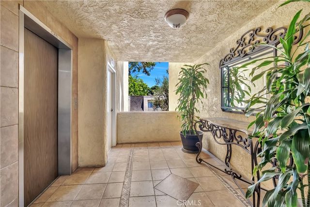 5257 Radford Avenue 208, Valley Village, CA 91607