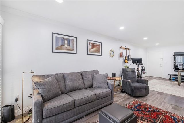 5257 Radford Avenue 208, Valley Village, CA 91607