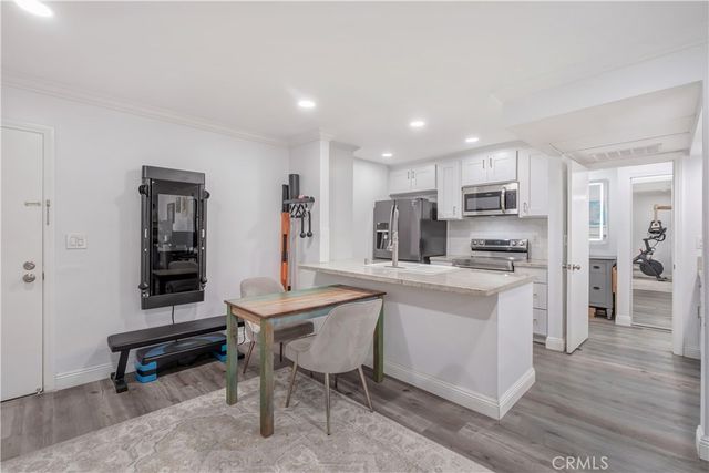 5257 Radford Avenue 208, Valley Village, CA 91607