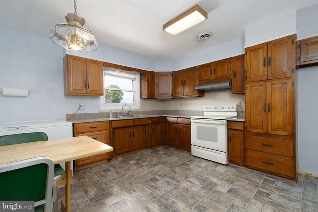 1825 SHEEPFORD RD, Mechanicsburg, PA 17055