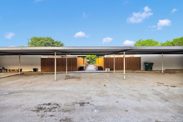 600 Gentleman Rd Apt 4, Balcones Heights, TX 78201