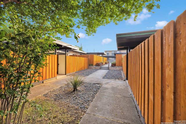 600 Gentleman Rd Apt 4, Balcones Heights, TX 78201