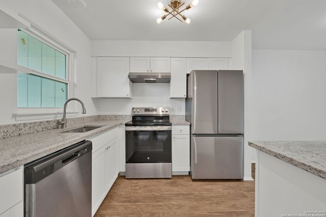 600 Gentleman Rd Apt 4, Balcones Heights, TX 78201