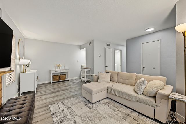 2121 S PENNINGTON -- 8, Mesa, AZ 85202
