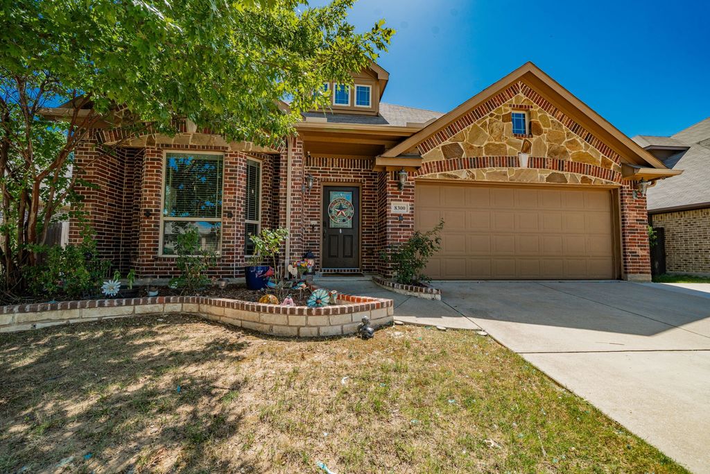 8300 Spitfire Trail, Aubrey, TX 76227
