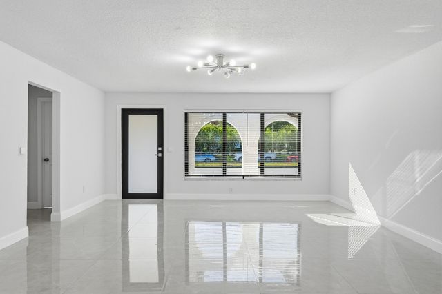 22390 SW 66th Avenue, Boca Raton, FL 33428