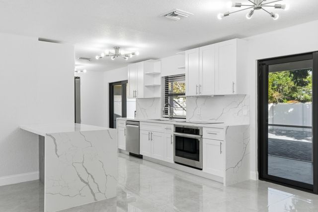 22390 SW 66th Avenue, Boca Raton, FL 33428