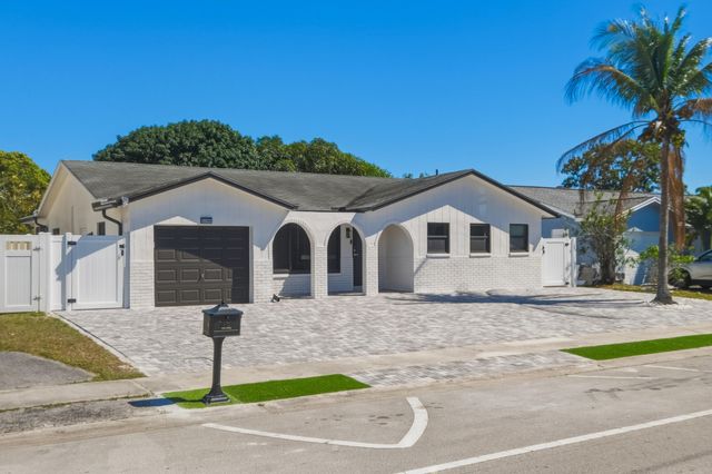 22390 SW 66th Avenue, Boca Raton, FL 33428