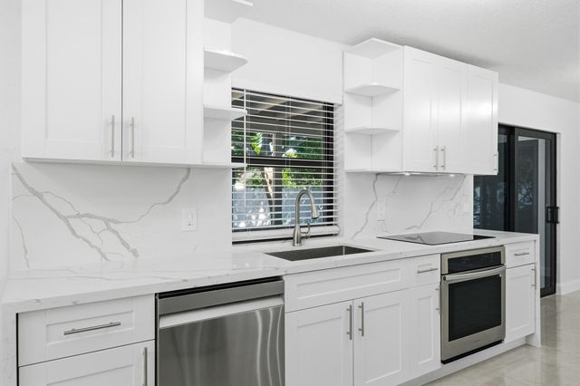 22390 SW 66th Avenue, Boca Raton, FL 33428