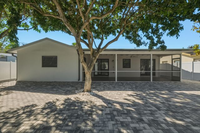 22390 SW 66th Avenue, Boca Raton, FL 33428