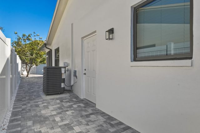 22390 SW 66th Avenue, Boca Raton, FL 33428