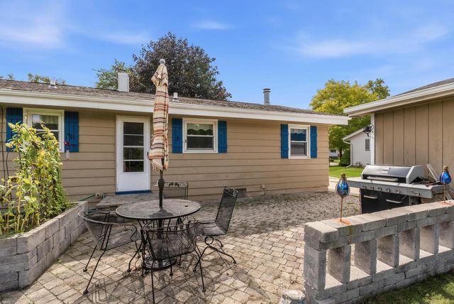 624 Deer Pass ROAD, Saukville, WI 53080