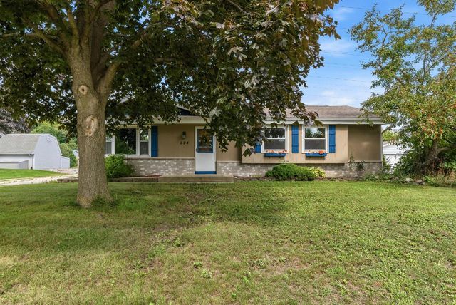 624 Deer Pass ROAD, Saukville, WI 53080