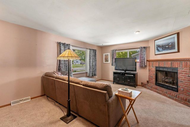 624 Deer Pass ROAD, Saukville, WI 53080