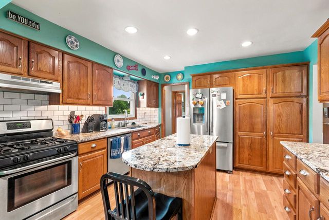 624 Deer Pass ROAD, Saukville, WI 53080