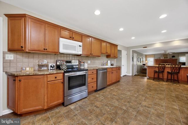 2 REVERE LN, Glenmoore, PA 19343