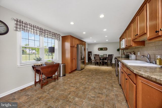 2 REVERE LN, Glenmoore, PA 19343