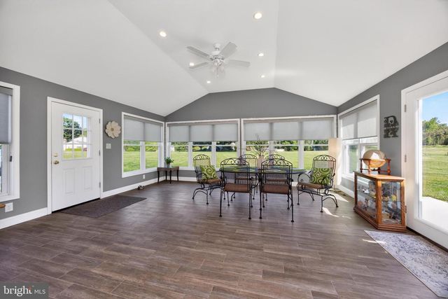 2 REVERE LN, Glenmoore, PA 19343