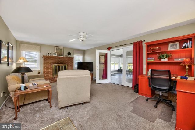 2 REVERE LN, Glenmoore, PA 19343