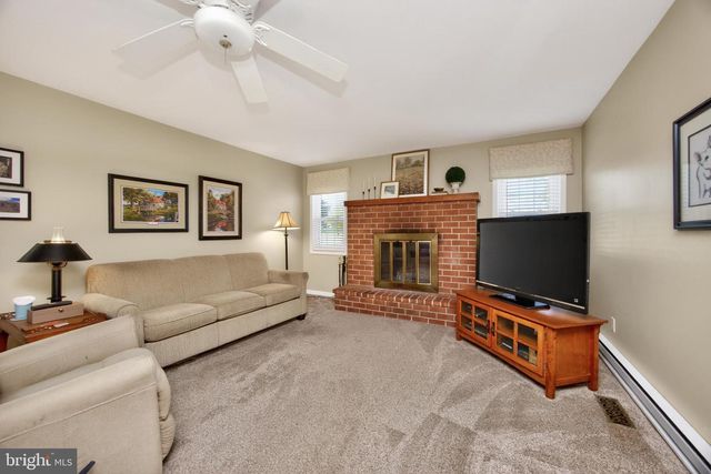 2 REVERE LN, Glenmoore, PA 19343
