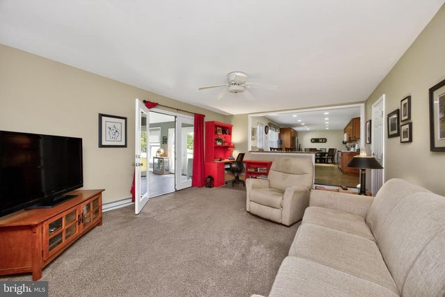 2 REVERE LN, Glenmoore, PA 19343
