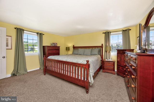2 REVERE LN, Glenmoore, PA 19343
