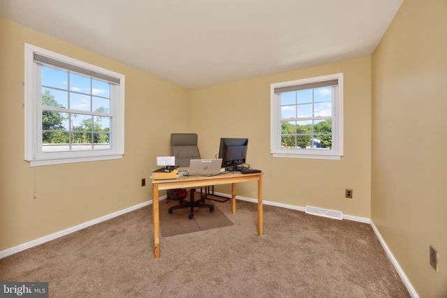 2 REVERE LN, Glenmoore, PA 19343