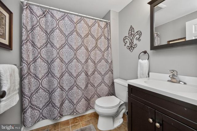 2 REVERE LN, Glenmoore, PA 19343