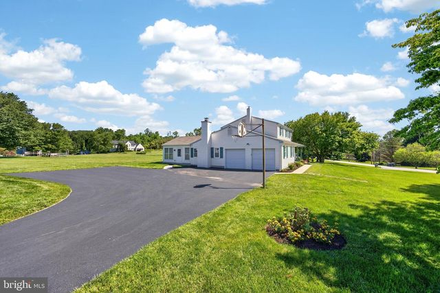 2 REVERE LN, Glenmoore, PA 19343