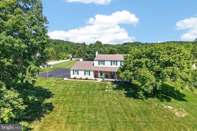 2 REVERE LN, Glenmoore, PA 19343