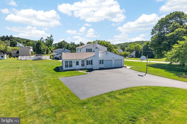 2 REVERE LN, Glenmoore, PA 19343