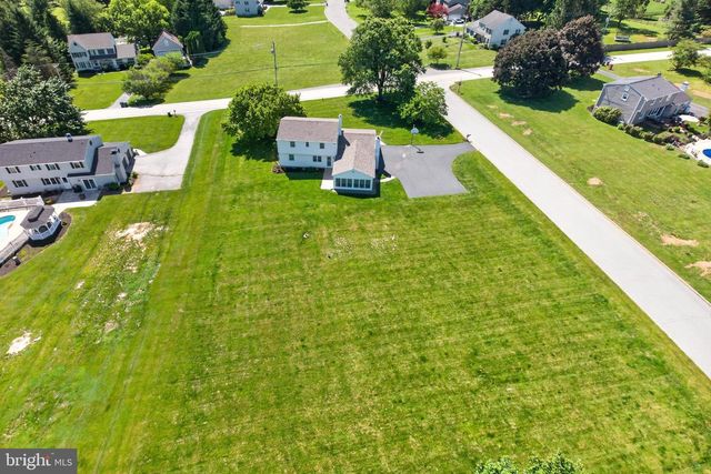 2 REVERE LN, Glenmoore, PA 19343