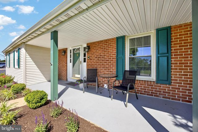 2 REVERE LN, Glenmoore, PA 19343