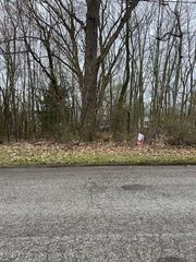 Oakview Avenue, Struthers, OH 44471