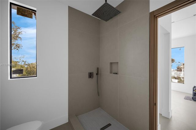 201 NW 14 WAY, Dania Beach, FL 33004