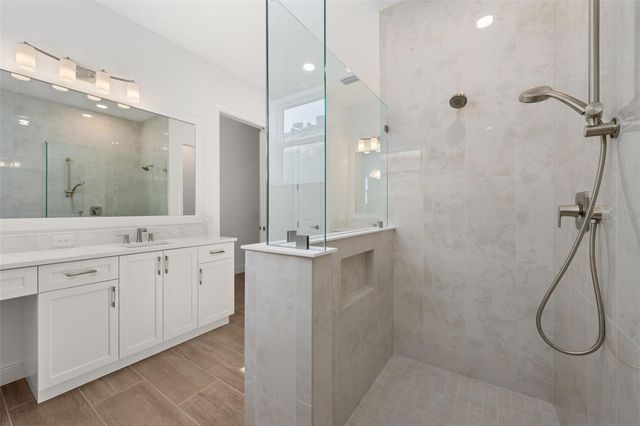 832 BLUE SHELL LOOP, Sarasota, FL 34240